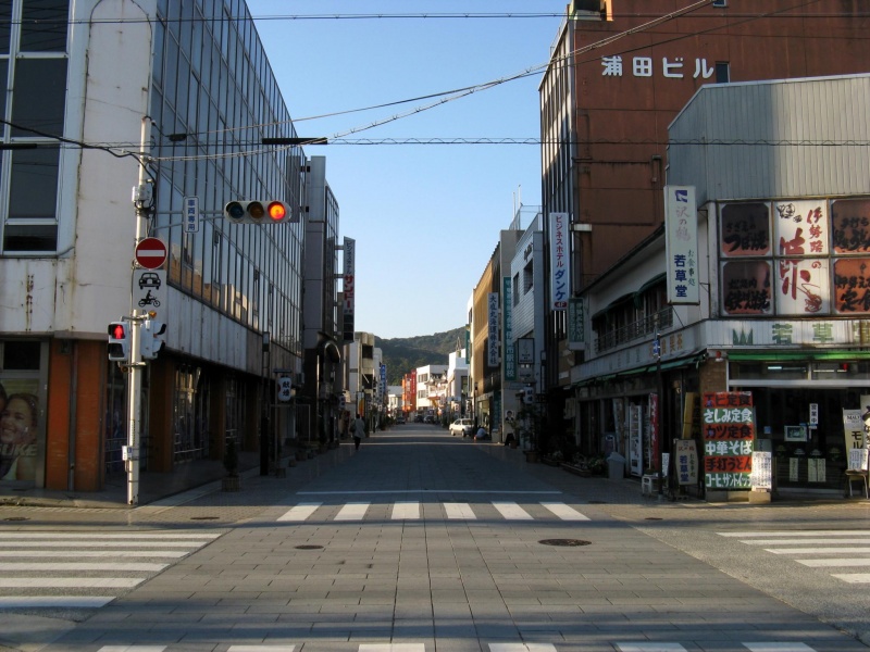 File:Jingu Sando.jpg